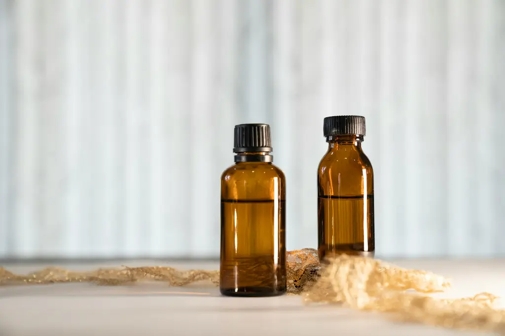 unsplash_pZCHaxSTVuw_rozmari hair oil stock.webp